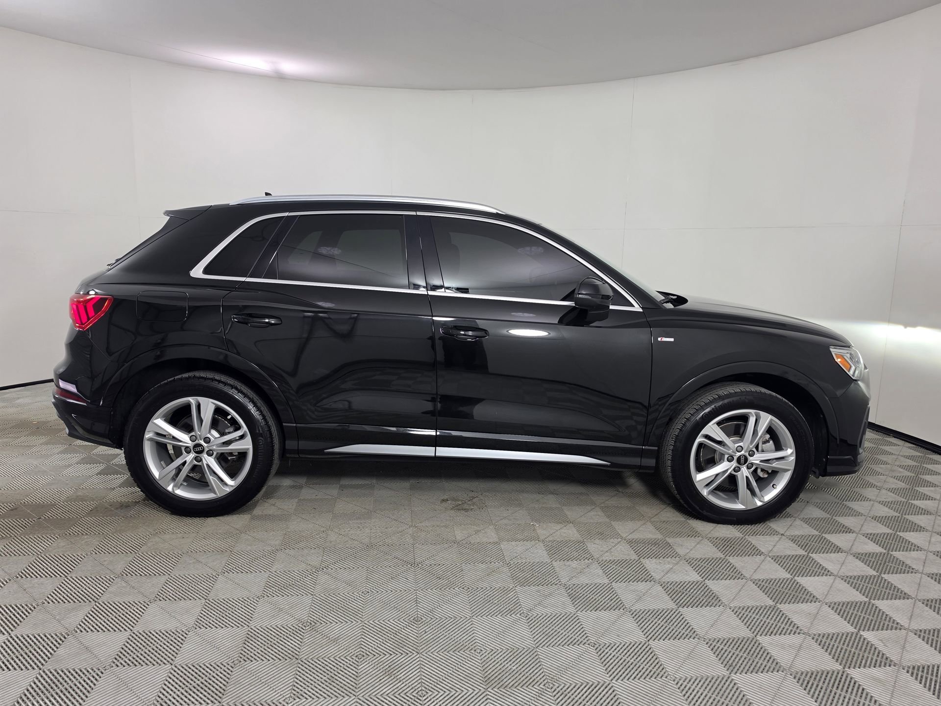 Certified 2023 Audi Q3 2.0T Premium Plus w/ Premium Plus Package AWD/4WD image 8