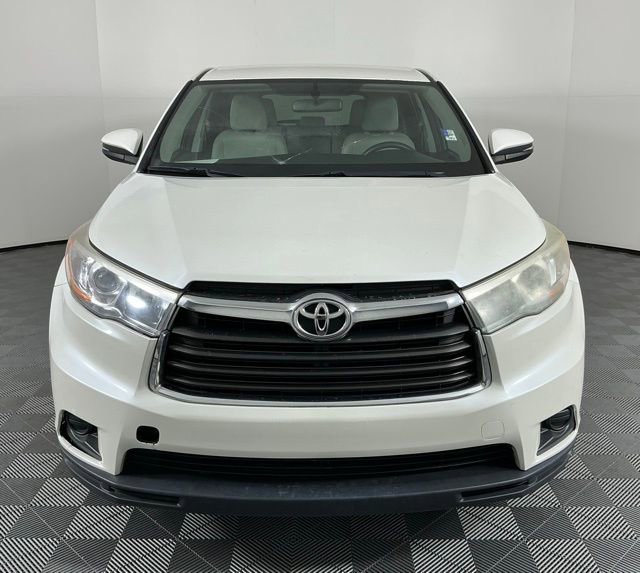 Used 2015 Toyota Highlander LE FWD image 3