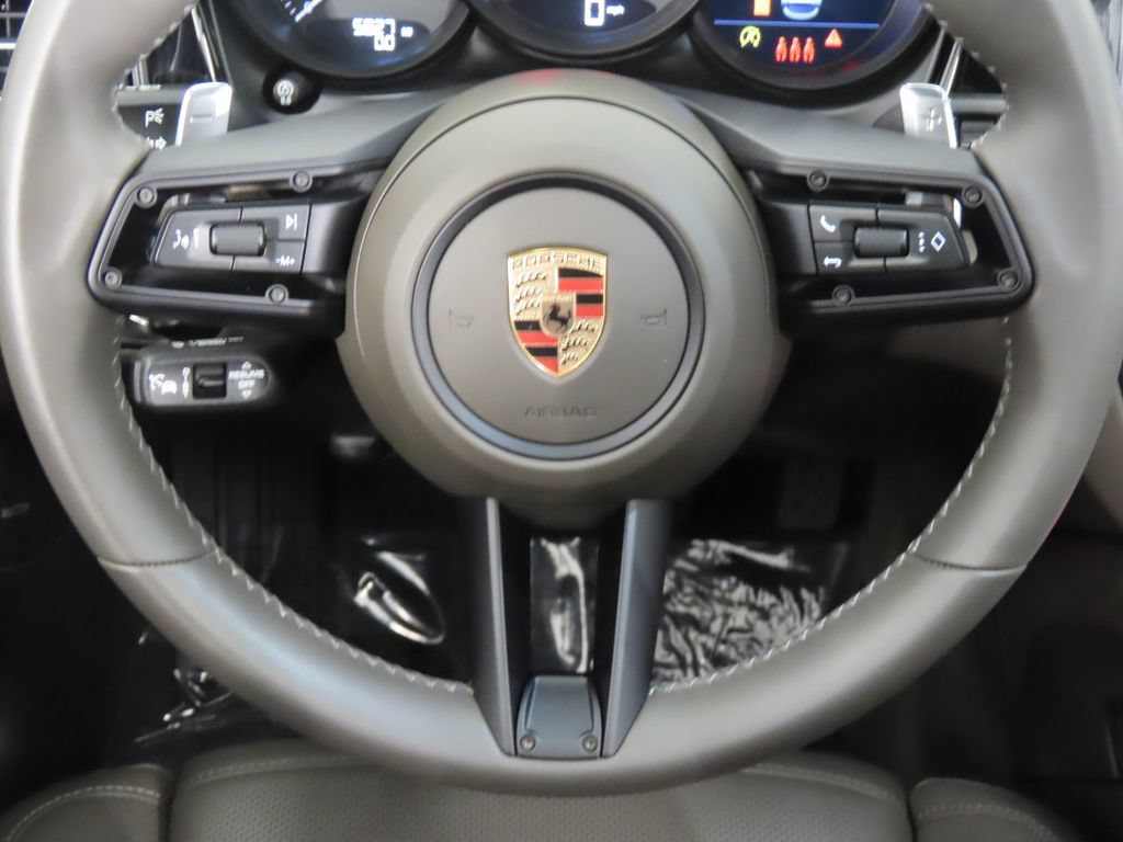 Certified 2026 Porsche Macan AWD/4WD image 19