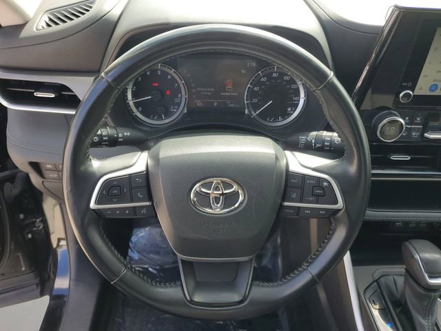 Used 2023 Toyota Highlander LE FWD image 24