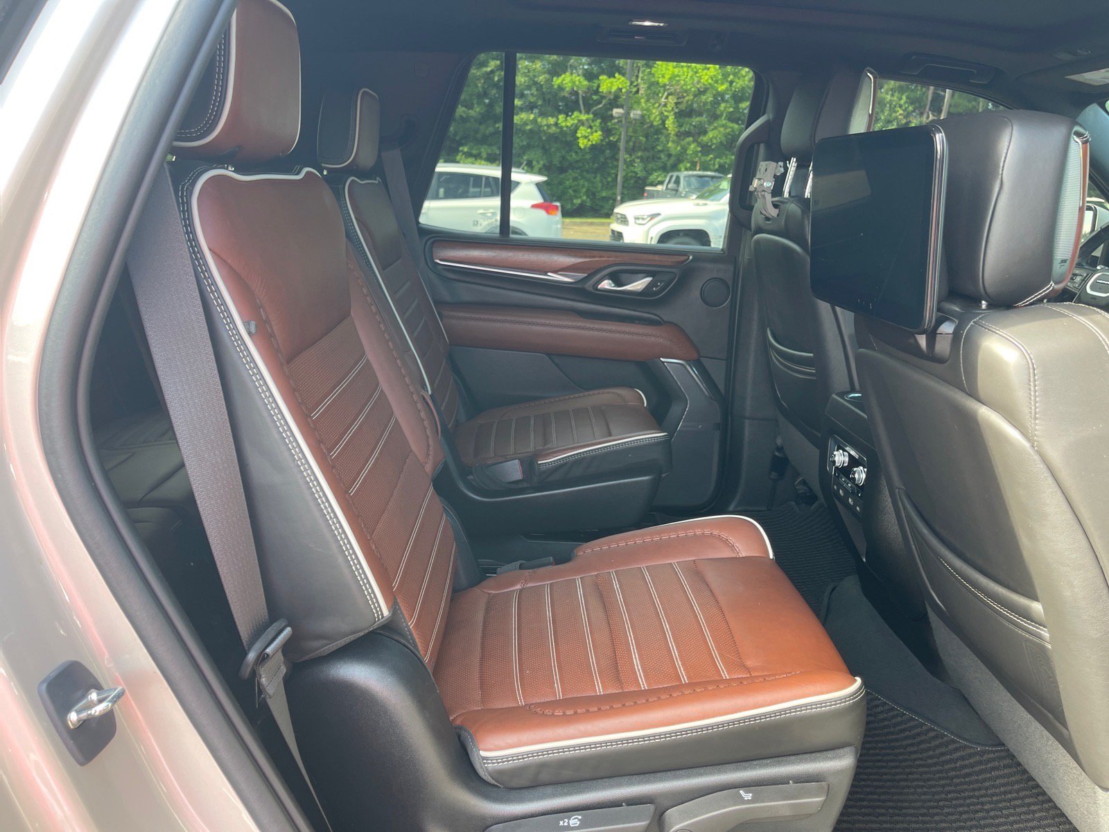 Used 2023 GMC Yukon Denali Ultimate AWD/4WD image 18
