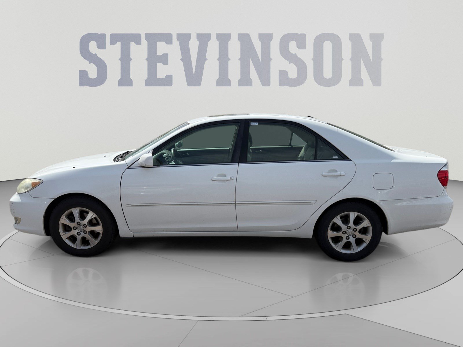 Used 2005 Toyota Camry XLE FWD image 2