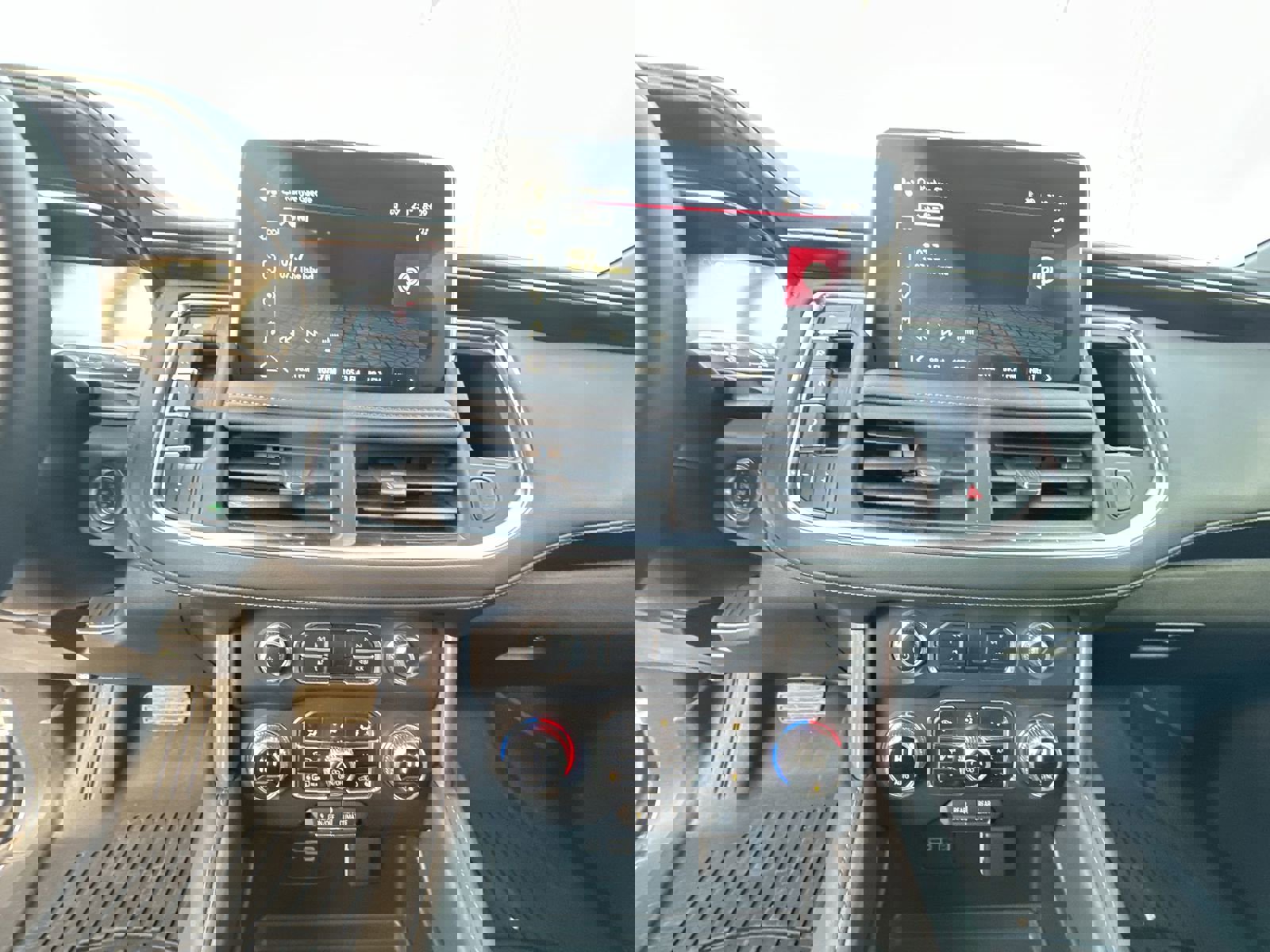 Used 2024 GMC Yukon XL SLE w/ Gmc Pro Safety Plus Package image 13