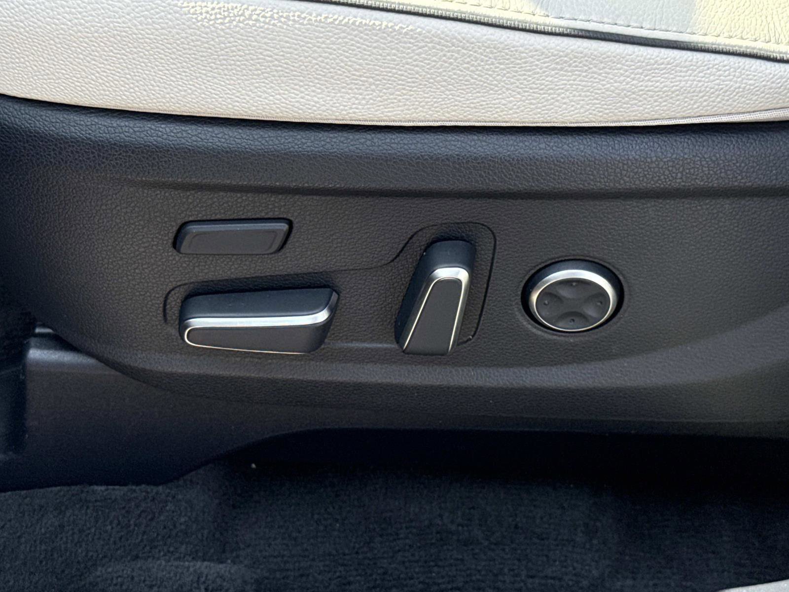 Used 2024 Hyundai Palisade Limited image 16