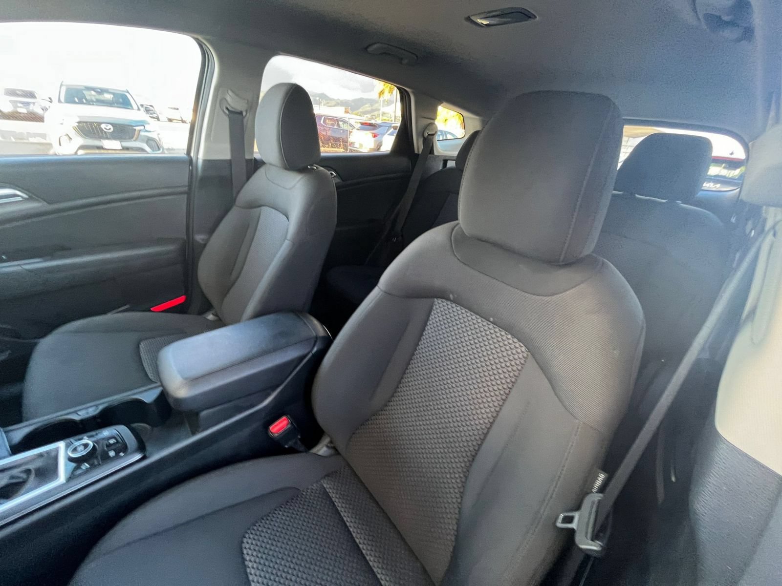 Used 2025 Kia Sportage LX FWD image 34