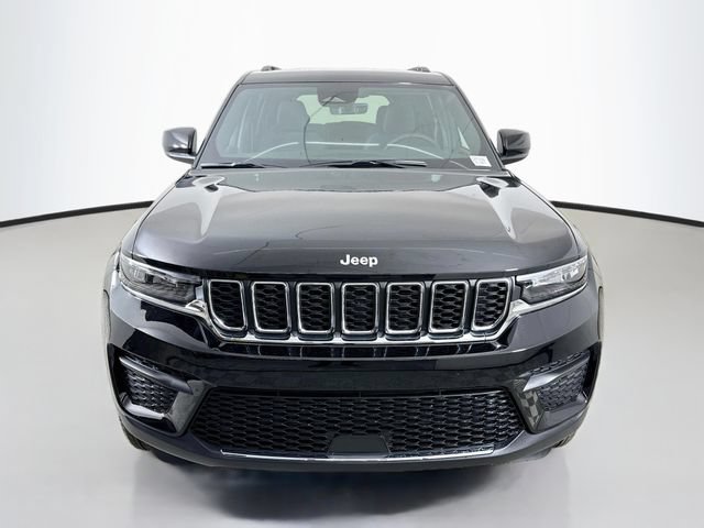 New 2027 Jeep Grand Cherokee Laredo AWD/4WD image 2