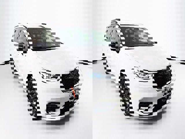 Used 2024 Chrysler Pacifica Touring-L w/ S Appearance Package image 3