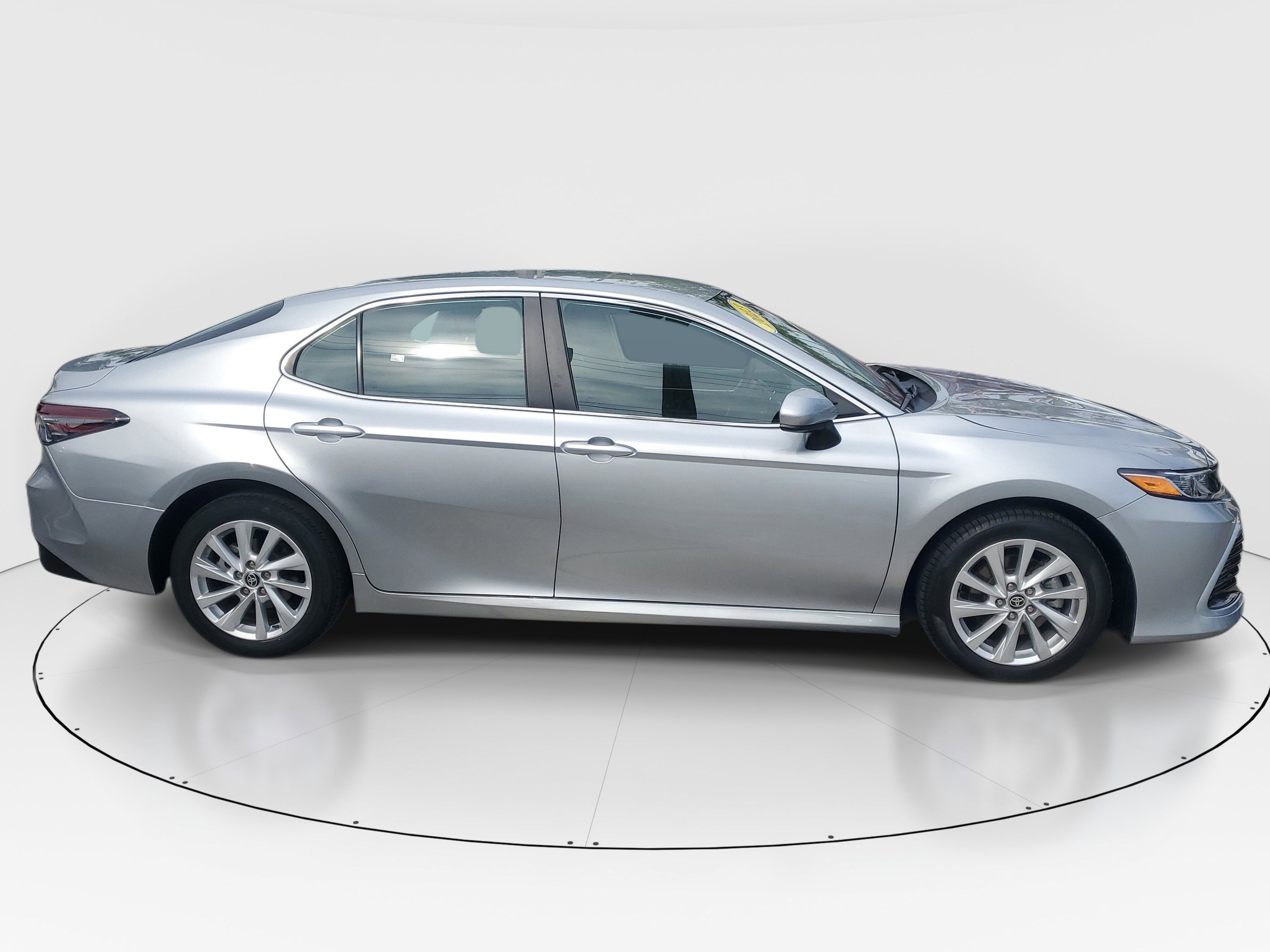 Used 2023 Toyota Camry LE FWD image 2