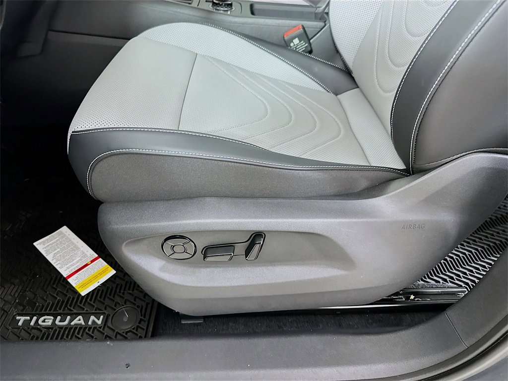 New 2026 Volkswagen Tiguan SE image 9