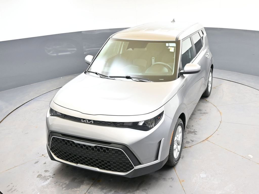 Used 2025 Kia Soul LX w/ LX Technology Package FWD image 35