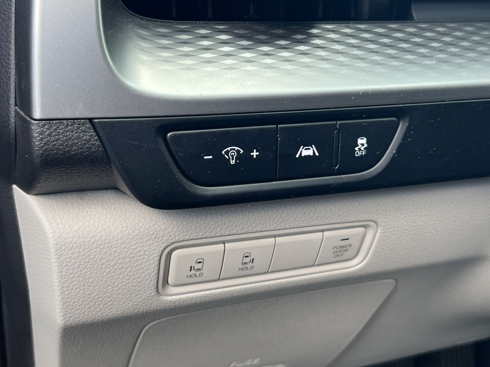Used 2024 Kia Carnival LX FWD image 28