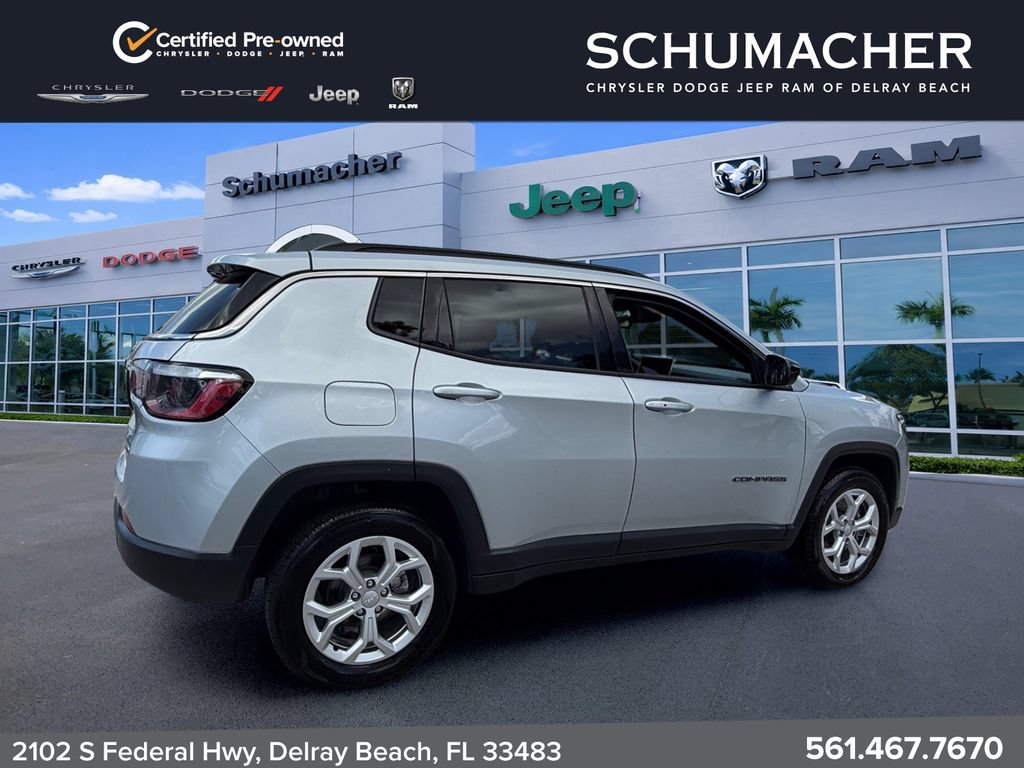 Used 2024 Jeep Compass Latitude AWD/4WD image 7