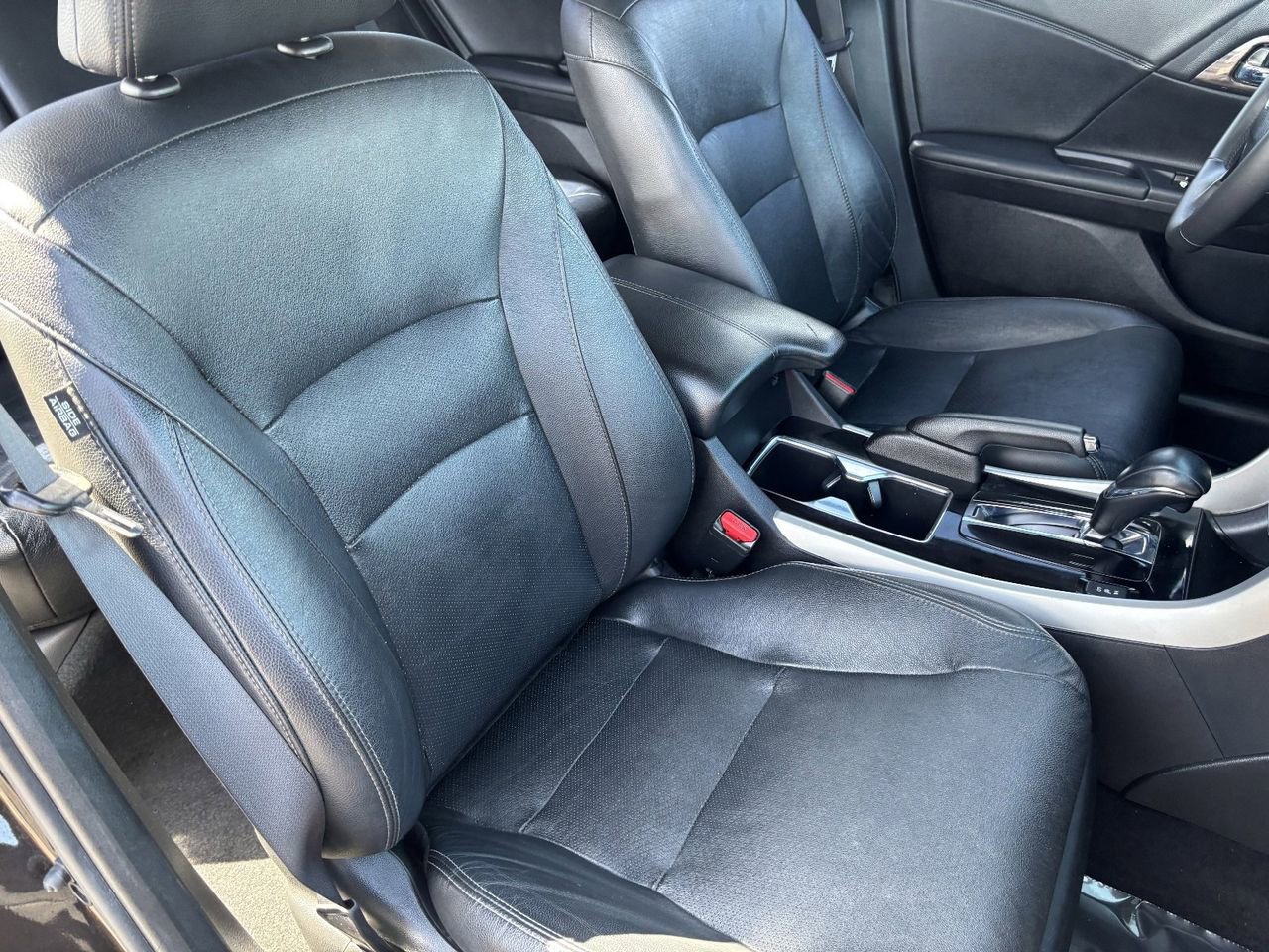 Used 2016 Honda Accord Touring image 8