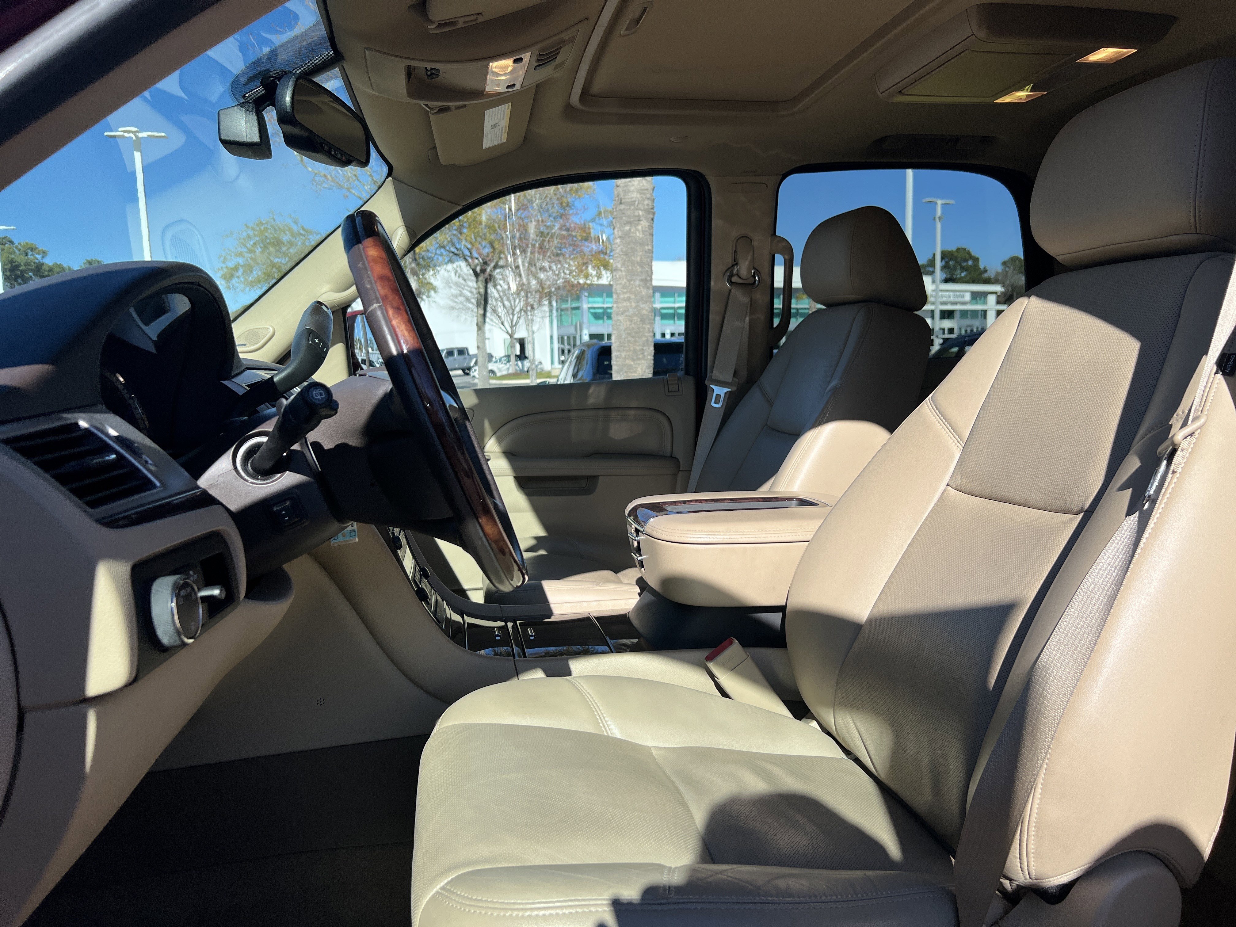 Used 2014 Cadillac Escalade Premium image 16