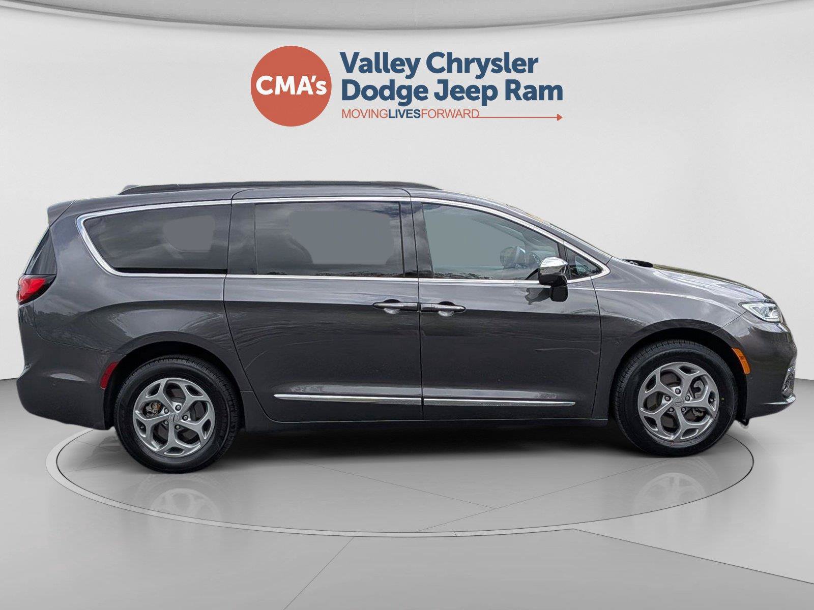 Used 2022 Chrysler Pacifica Limited AWD/4WD image 6