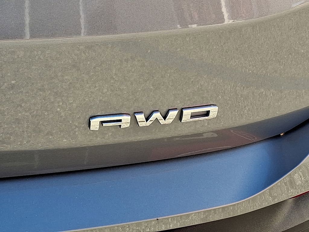 Used 2023 GMC Terrain SLE w/ Driver Convenience Package image 33