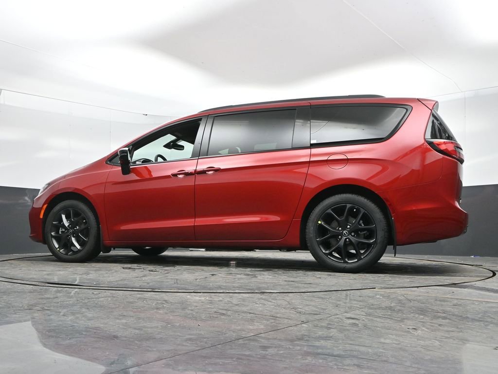 New 2026 Chrysler Pacifica Select w/ S Appearance Package FWD image 45