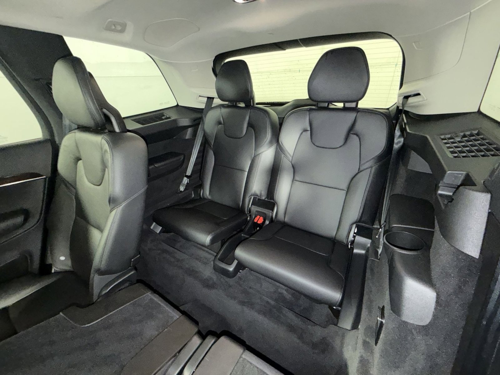 Used 2017 Volvo XC90 T6 Momentum w/ Vision Package image 26