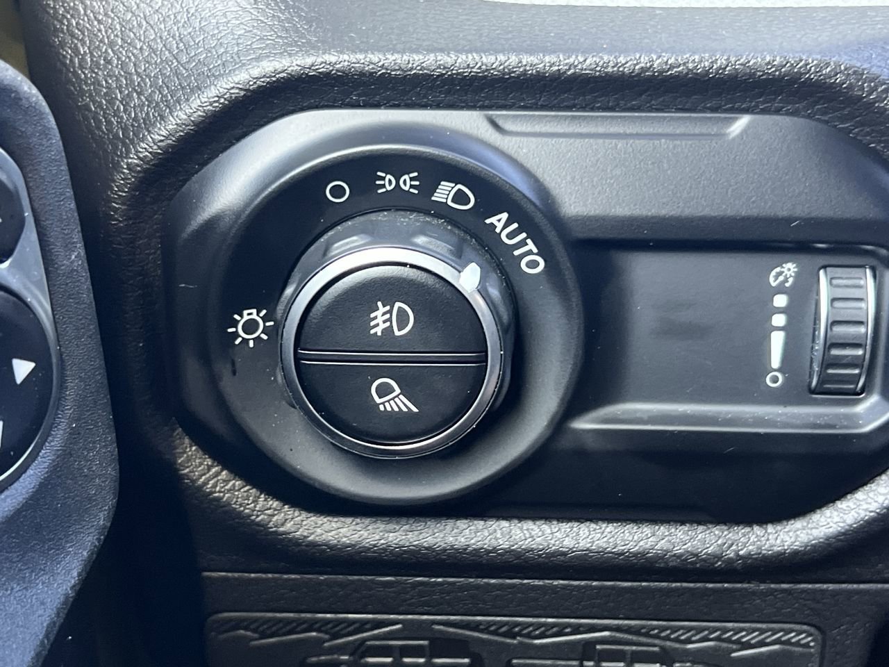 Used 2024 Jeep Gladiator Sport AWD/4WD image 26