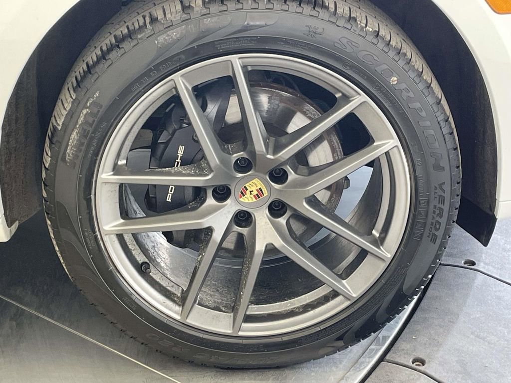 Certified 2025 Porsche Macan Turbo AWD/4WD image 14