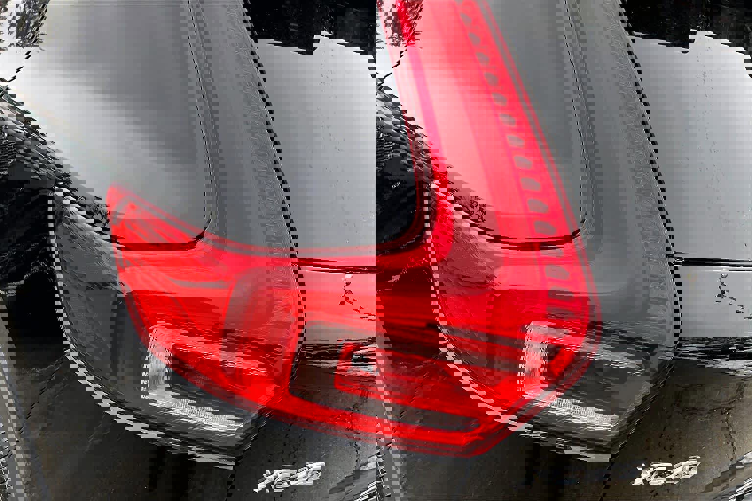 Certified 2024 Volvo XC40 B5 Plus w/ Protection Package Premier image 26