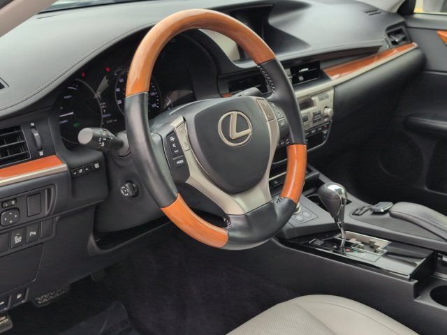 Used 2015 Lexus ES 300h w/ Navigation System Package FWD image 12