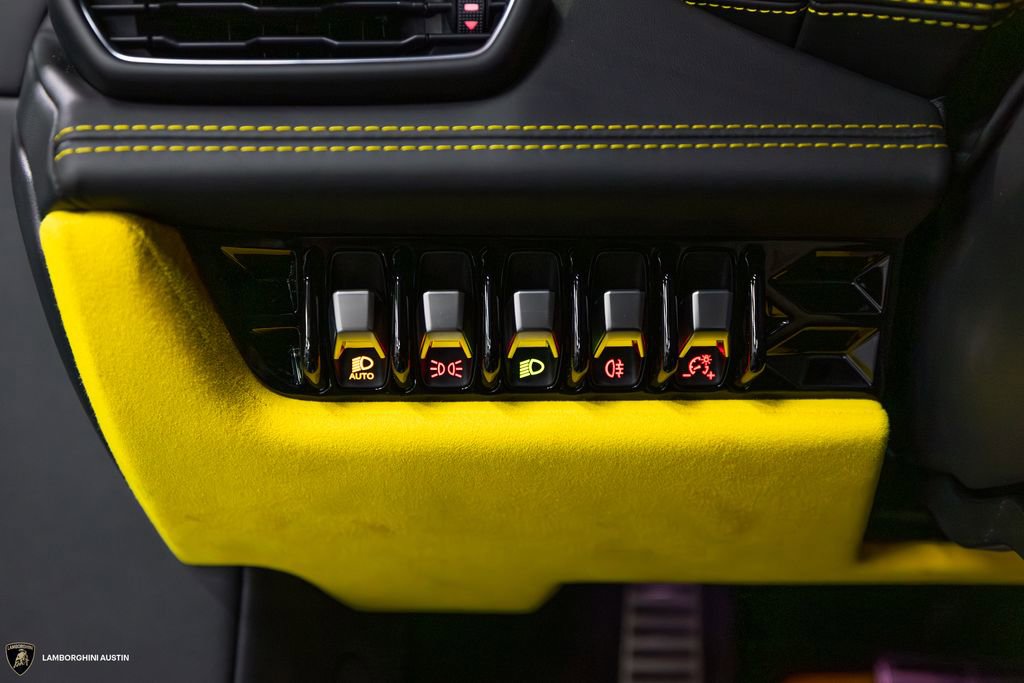 Used 2022 Lamborghini Huracan EVO RWD image 20