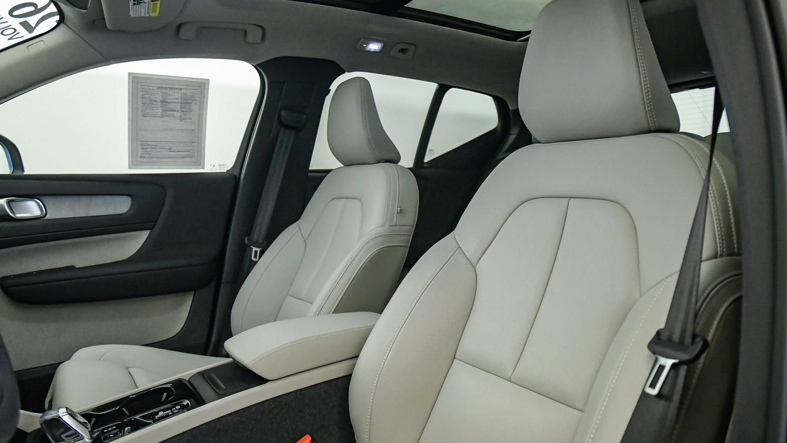 Certified 2026 Volvo XC40 B5 Plus AWD/4WD image 18