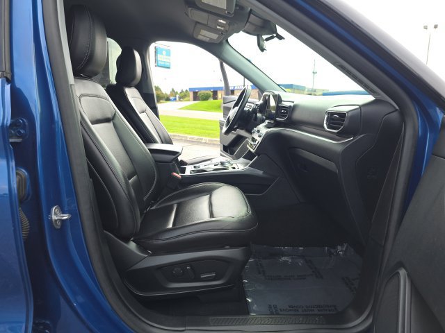 Used 2020 Ford Explorer XLT w/ Equipment Group 202A AWD/4WD image 35