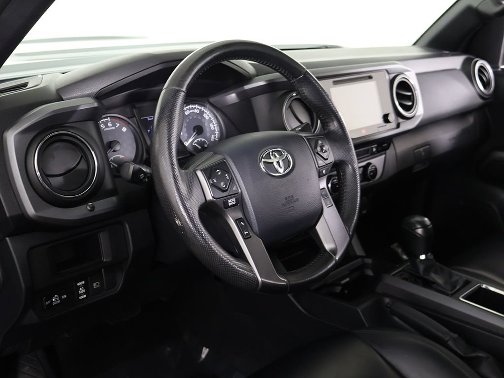Used 2018 Toyota Tacoma TRD Sport AWD/4WD image 29