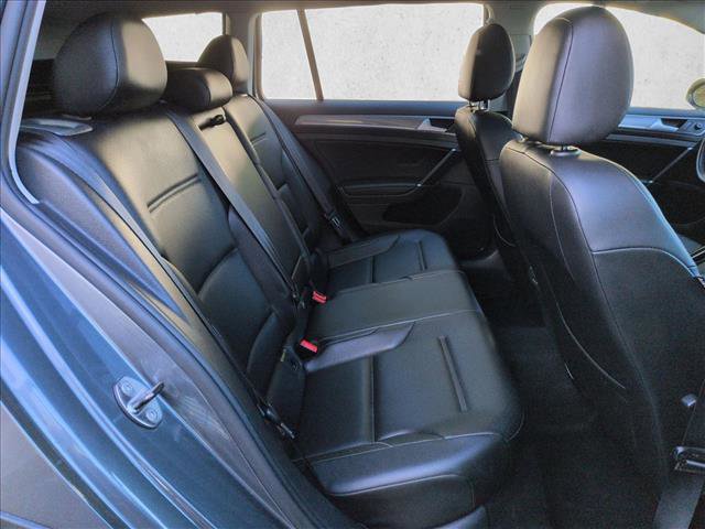 Used 2017 Volkswagen Golf S image 22