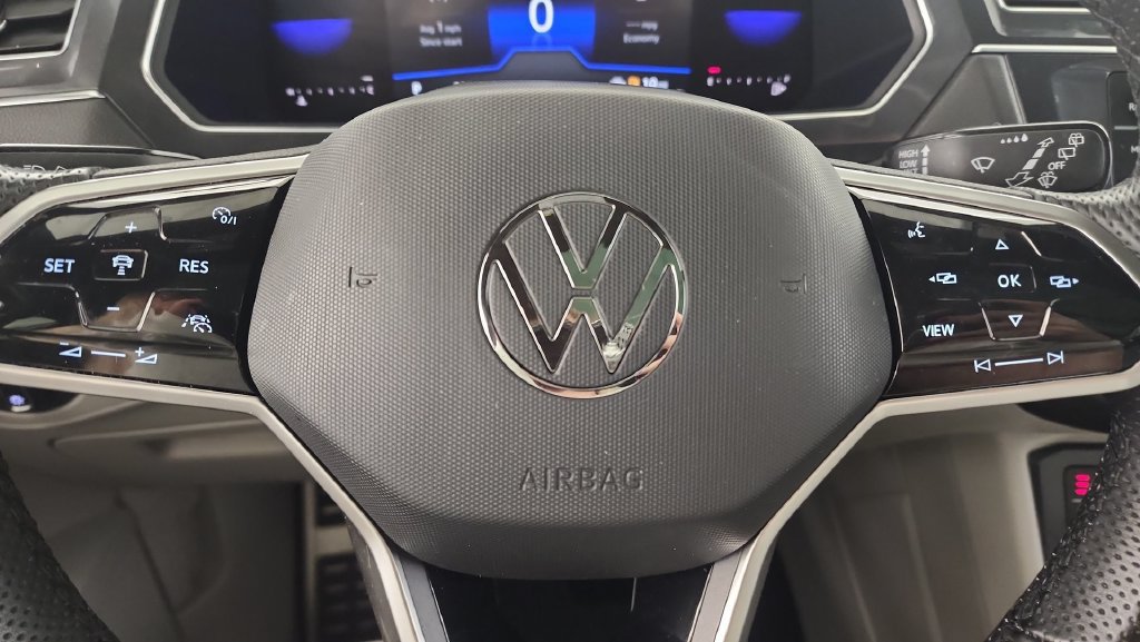 Used 2022 Volkswagen Tiguan SE R-Line AWD/4WD image 12