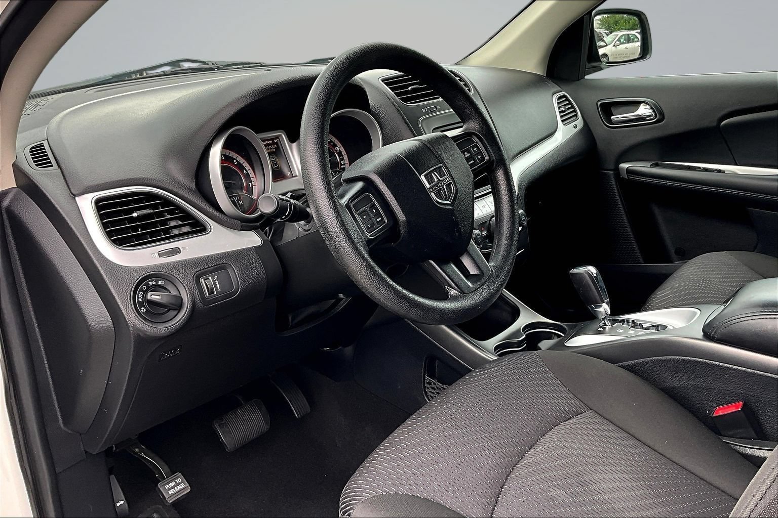 Used 2019 Dodge Journey SE FWD image 13