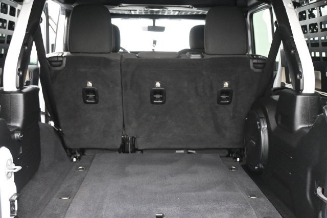 Used 2018 Jeep Wrangler Unlimited Sahara AWD/4WD image 21
