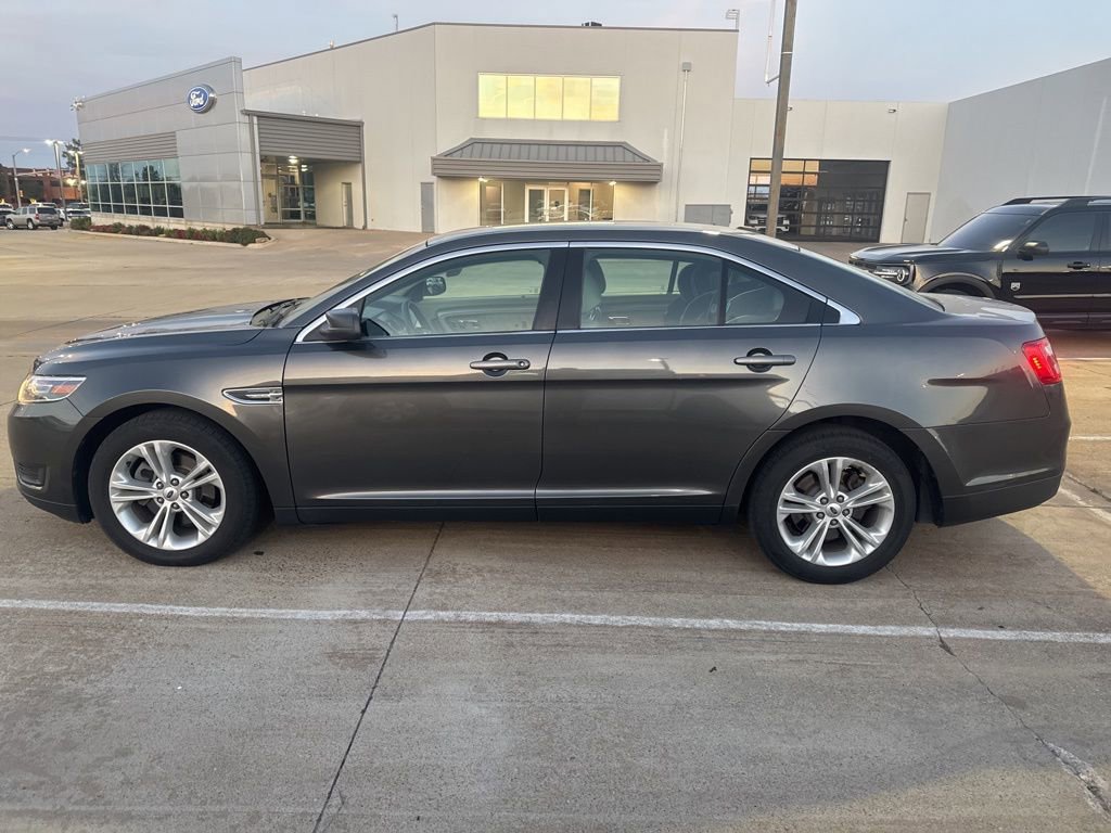Used 2019 Ford Taurus SE image 3