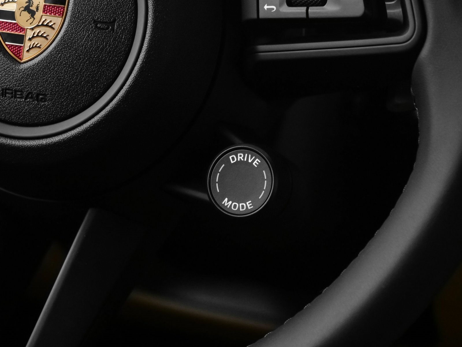 Used 2025 Porsche Cayenne image 29