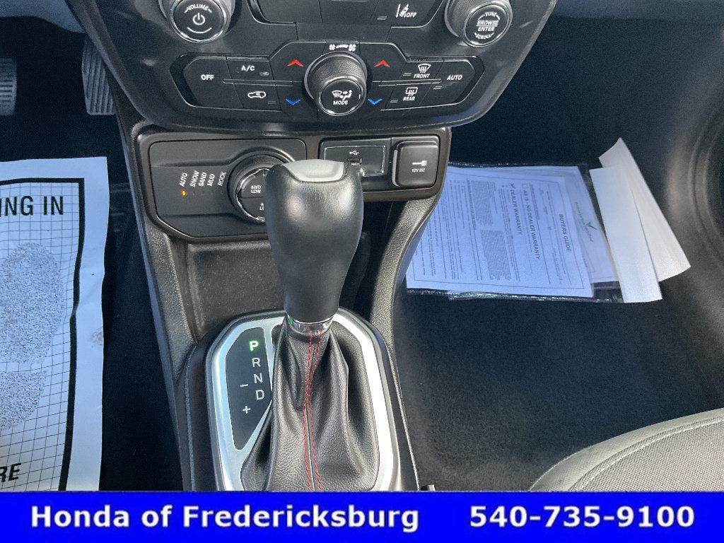 Used 2023 Jeep Renegade Trailhawk AWD/4WD image 31