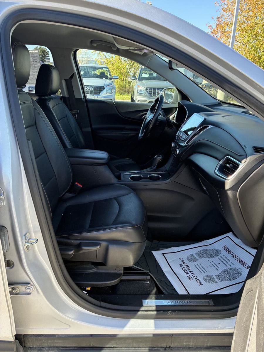Used 2019 Chevrolet Equinox Premier FWD image 16