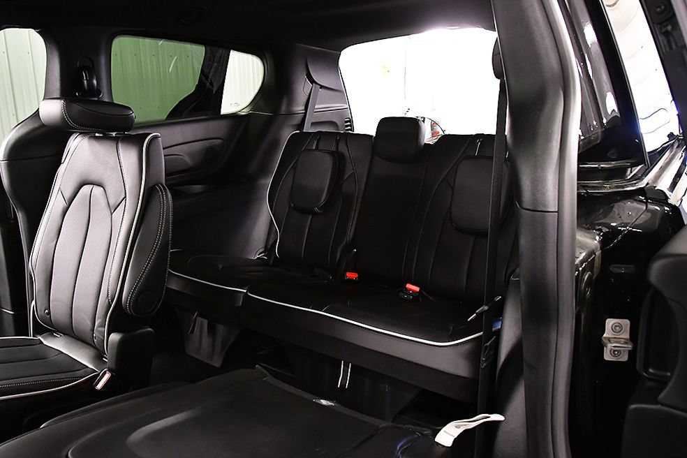Used 2026 Chrysler Pacifica Limited FWD image 29