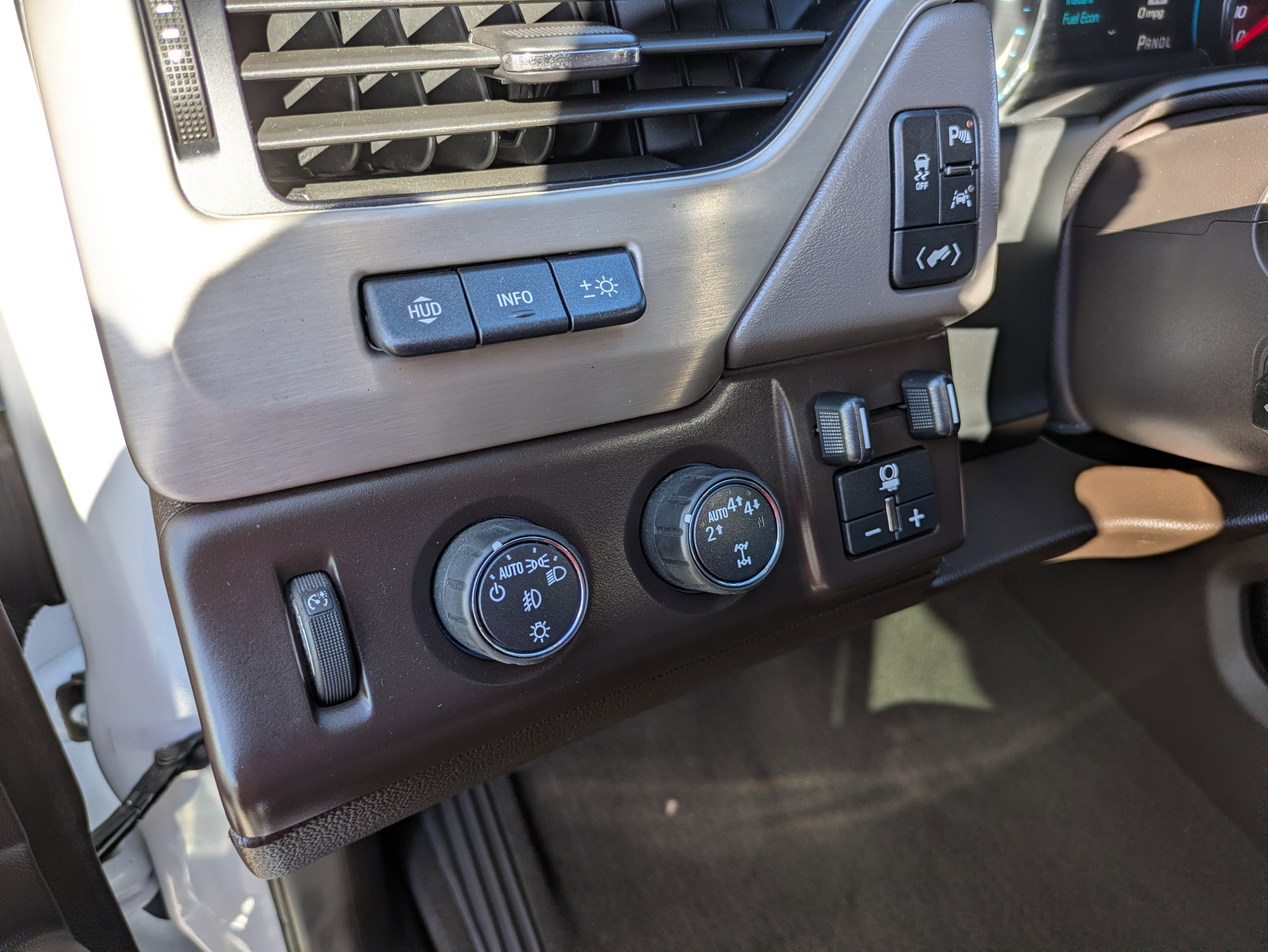 Used 2020 GMC Yukon XL Denali w/ Open Road Package image 24