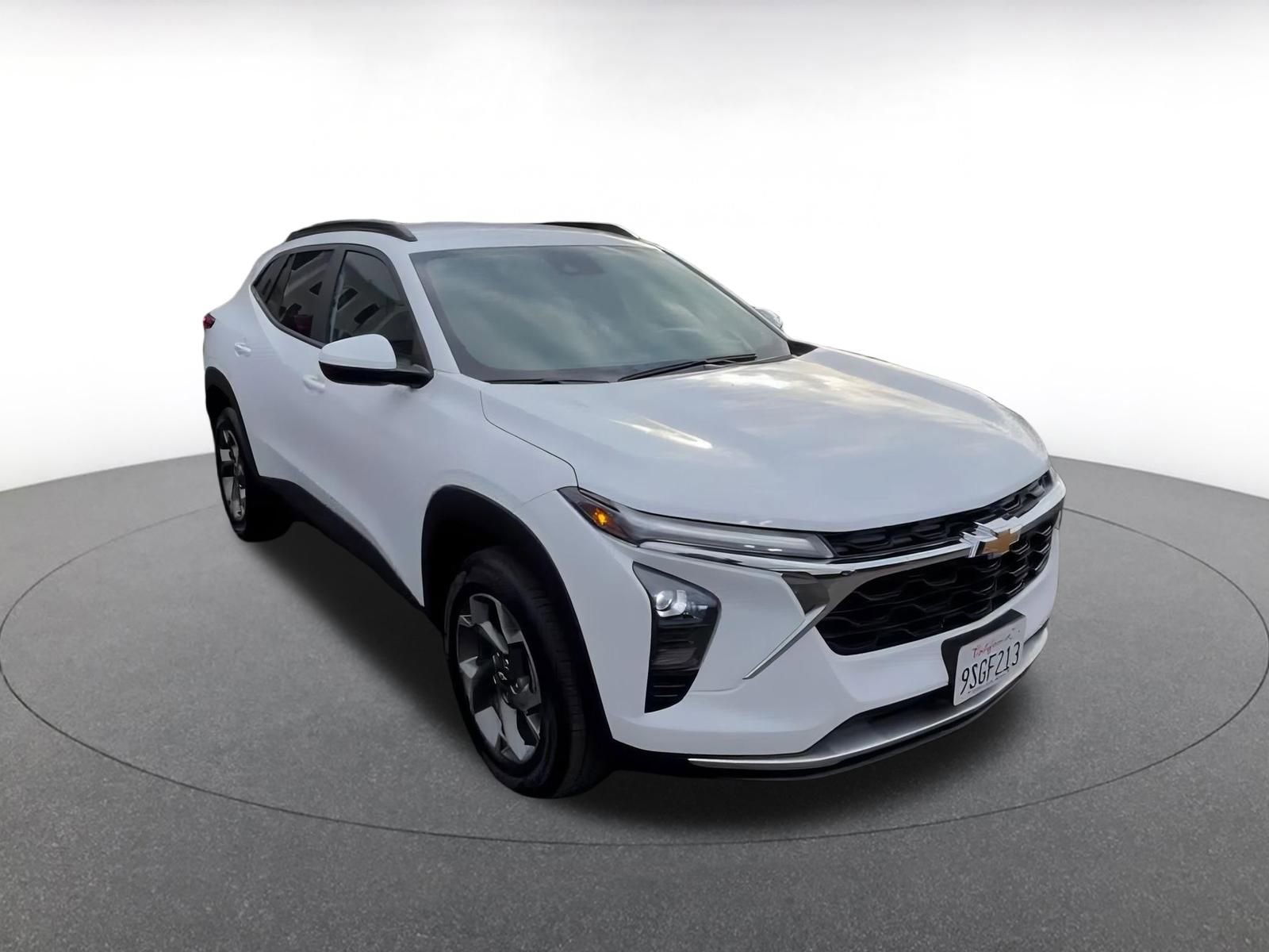 Used 2025 Chevrolet Trax LT image 3