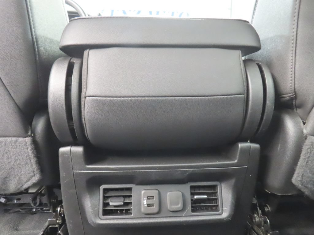 Used 2022 GMC Sierra 3500 SLT w/ X31 Off-Road Package AWD/4WD image 11