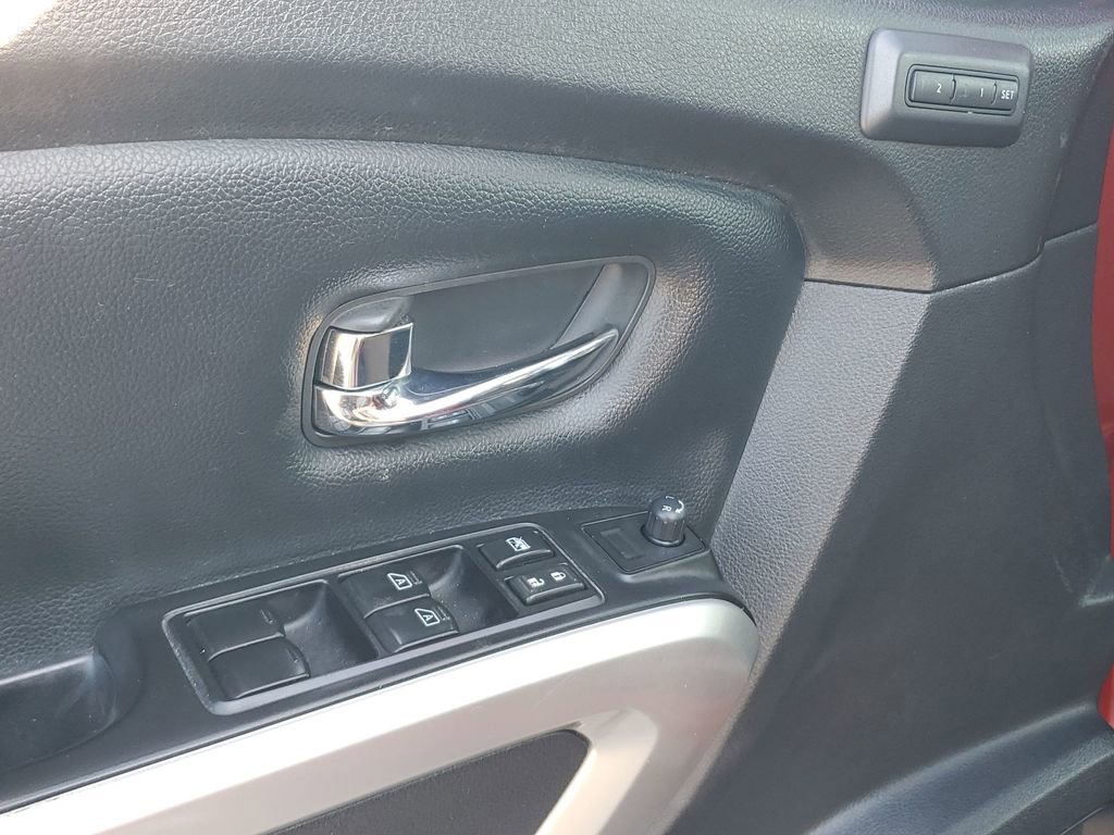 Used 2019 Nissan Titan SL w/ Chrome Package image 46