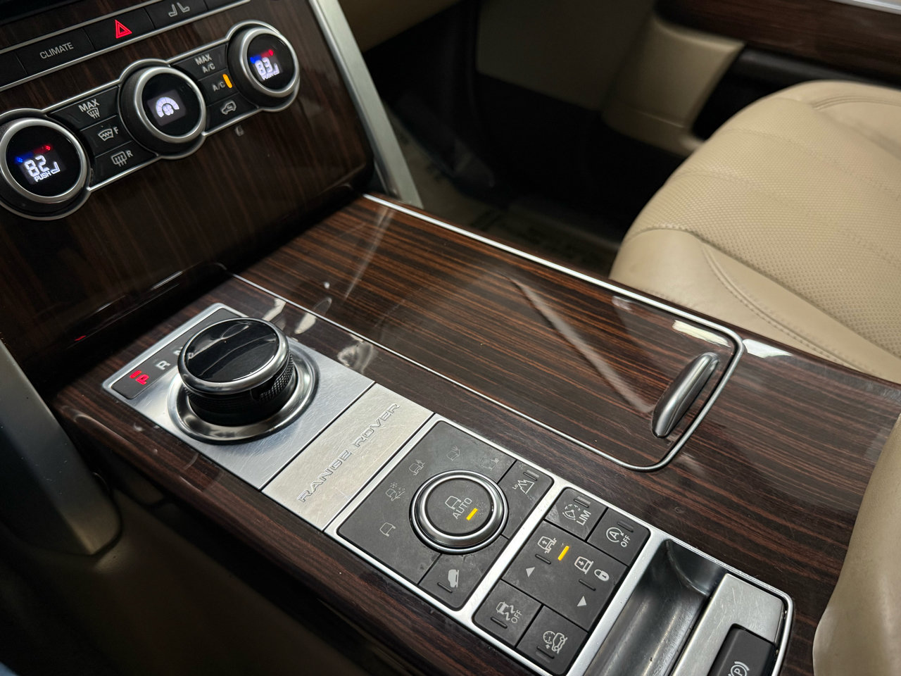 Used 2017 Land Rover Range Rover HSE image 21