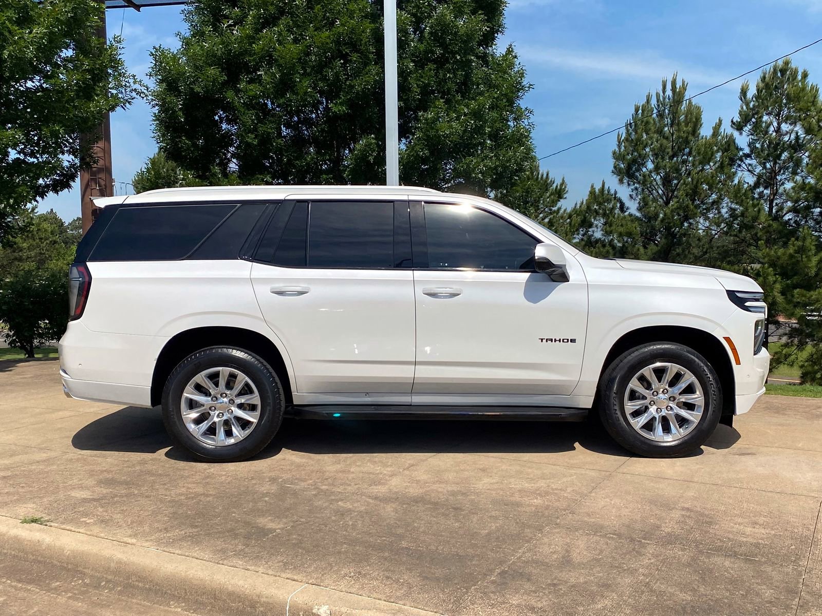 Used 2025 Chevrolet Tahoe Premier AWD/4WD image 7