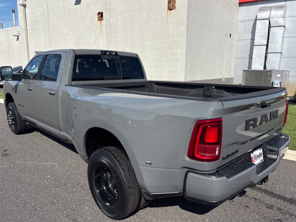 New 2025 RAM 3500 Laramie AWD/4WD image 36