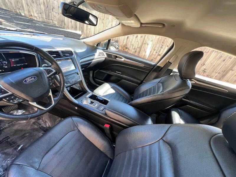 Used 2018 Ford Fusion Energi SE image 12