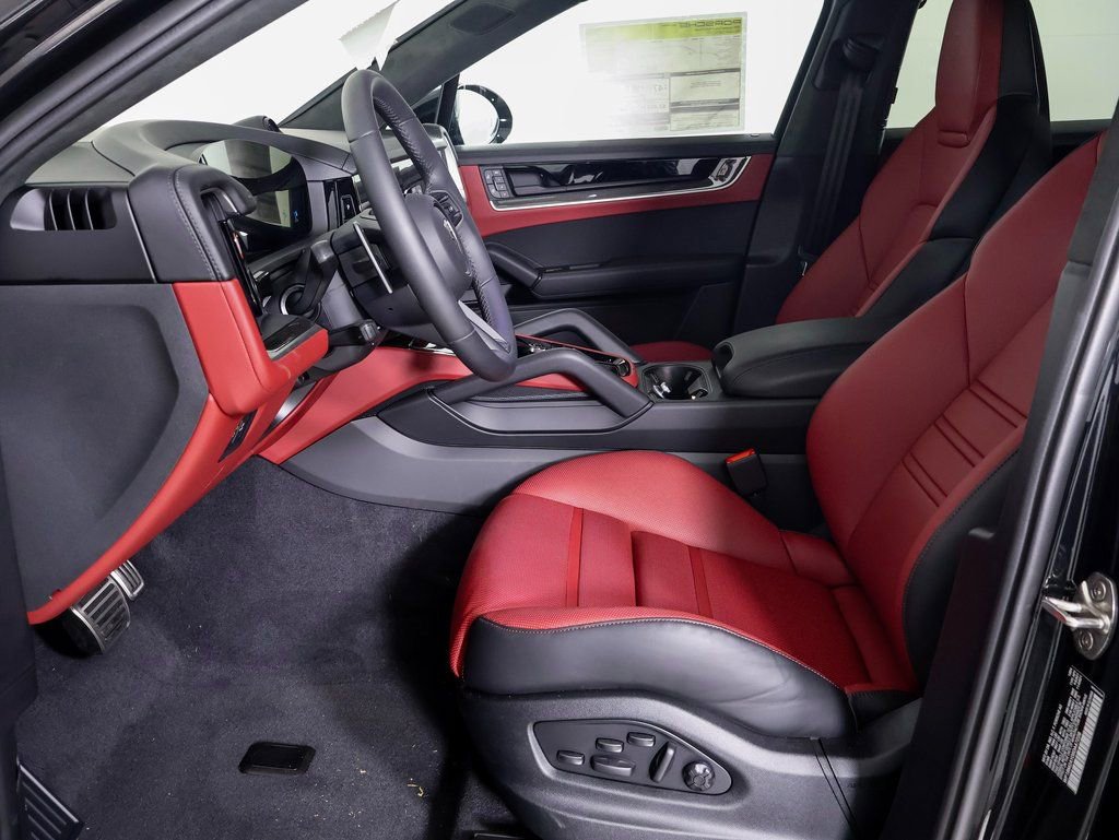 New 2025 Porsche Cayenne Turbo image 5