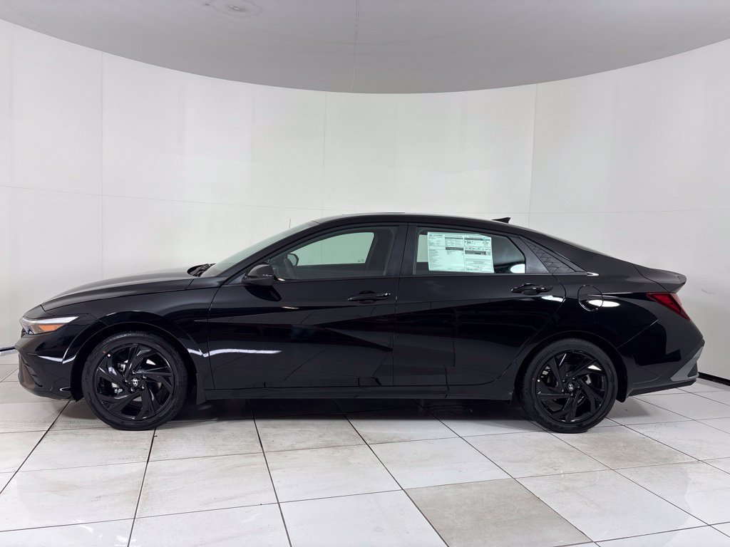 New 2026 Hyundai Elantra SEL Sport FWD image 2