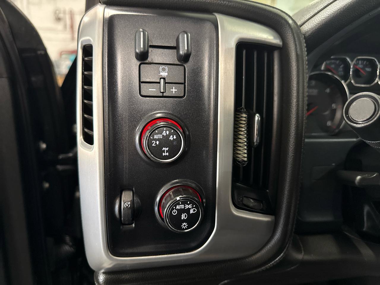 Used 2015 GMC Sierra 1500 SLT w/ SLT Crew Cab Value Package image 11